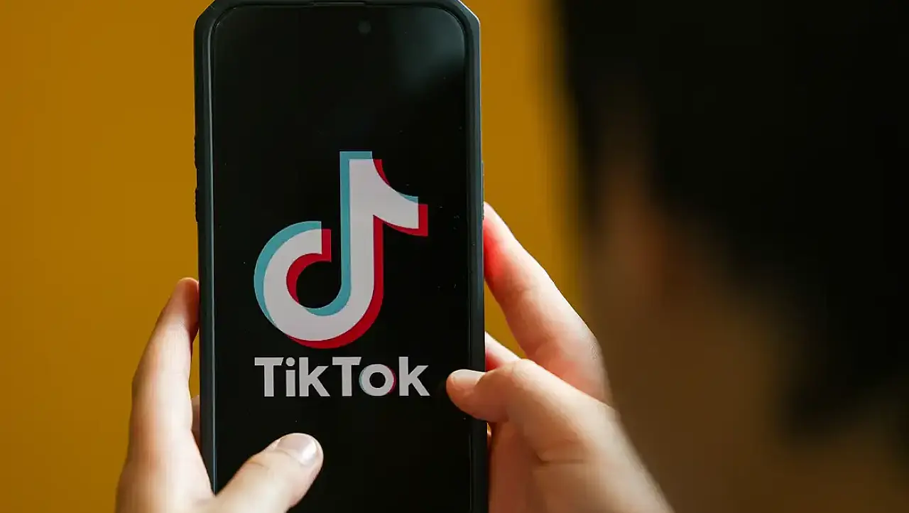 Brasil multa TikTok em R$ 153,7 mi por falhas em dados de adolescentes