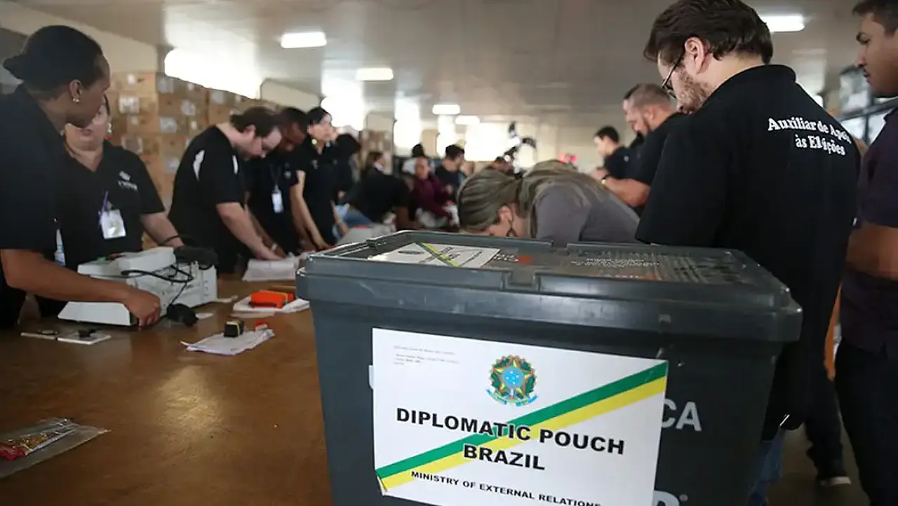 Quase 1 milhão de brasileiros no exterior poderão votar nas eleições