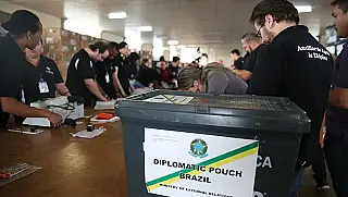Quase 1 milhão de brasileiros no exterior poderão votar nas eleições