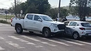 Colisão entre carros deixa condutora ferida em Corumbá