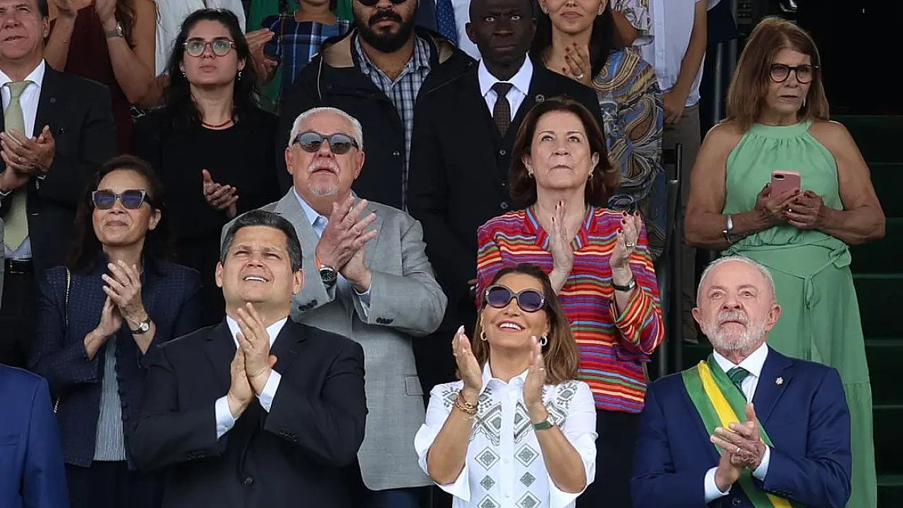 Soberania, Copa e Combate ao Feminicídio são temas do desfile em Brasília