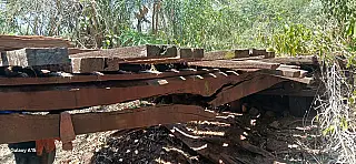 Imagens revelam vigas rompidas em ponte de acesso ao Assentamento Urucum