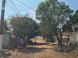 Moradores buscam apoio de vereador para pavimentação da Tancredo Neves