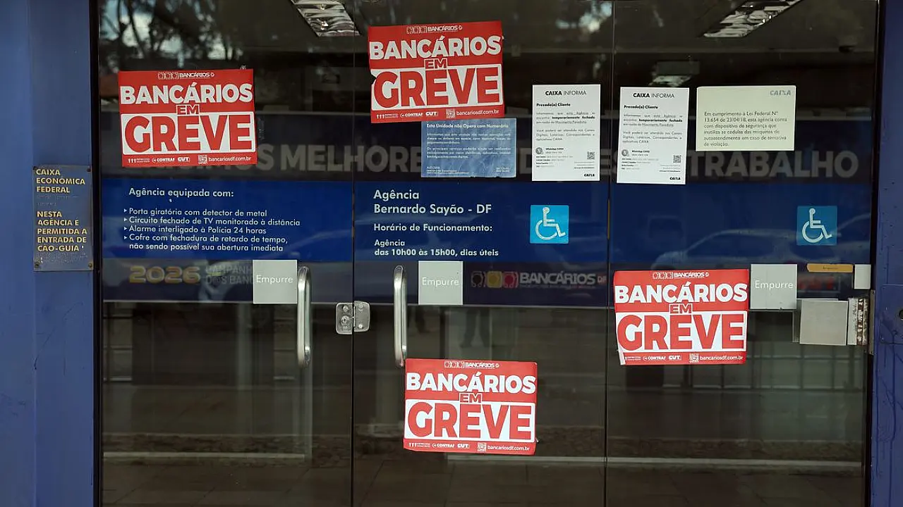 Bancários rejeitam proposta da Caixa e mantêm greve nacional