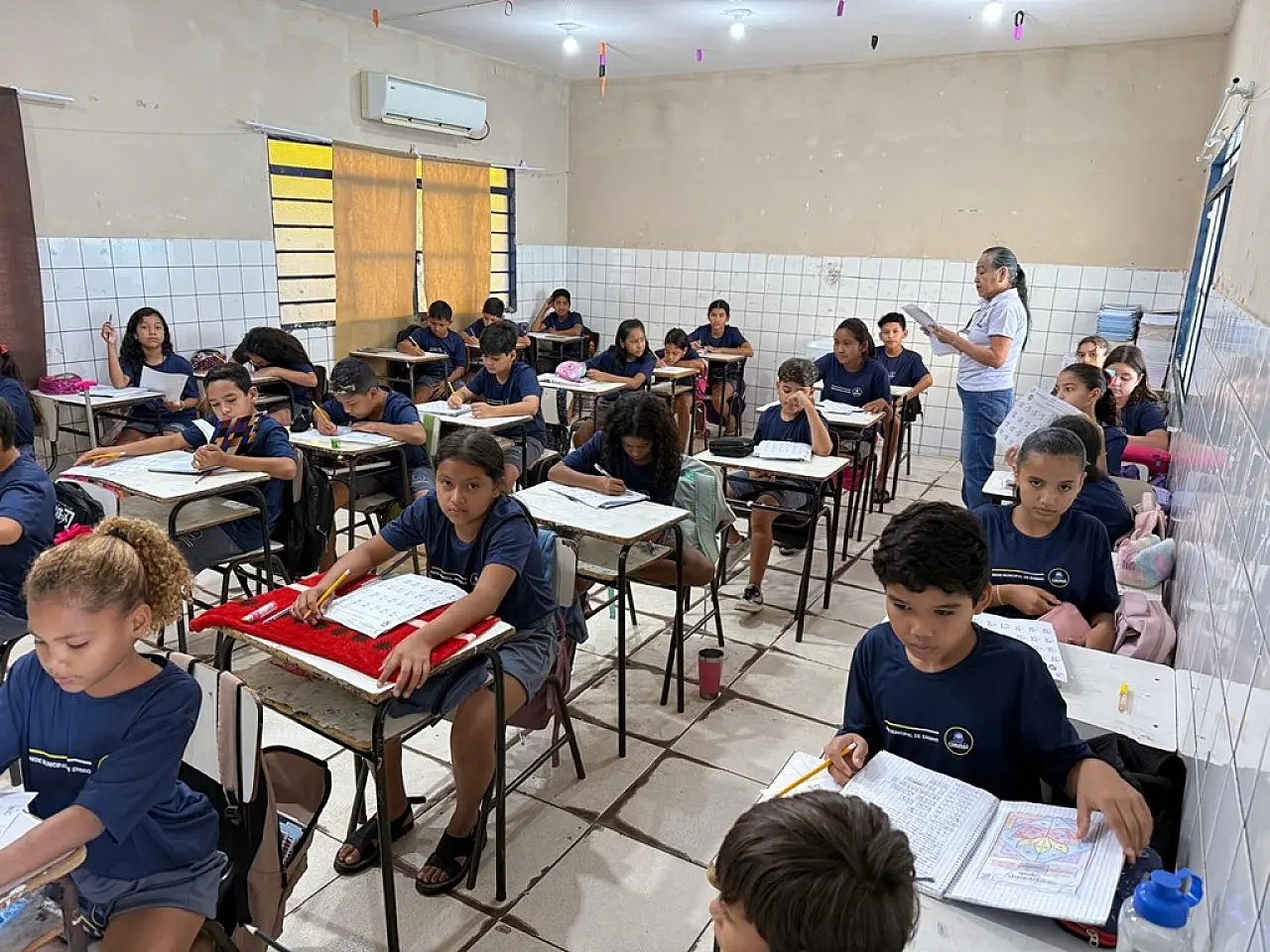 Calor de até 44°C reduz horário das aulas na Reme de Corumbá