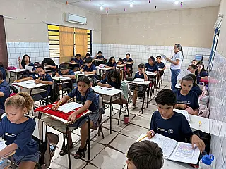 Calor de até 44°C reduz horário das aulas na Reme de Corumbá