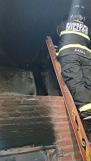 Princípio de incêndio atinge telhado de pizzaria no Centro de Corumbá