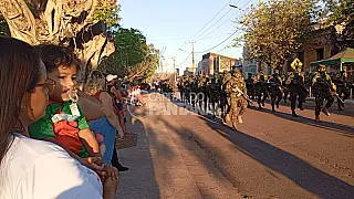 Desfile atrai grande público em celebração aos 248 anos de Ladário