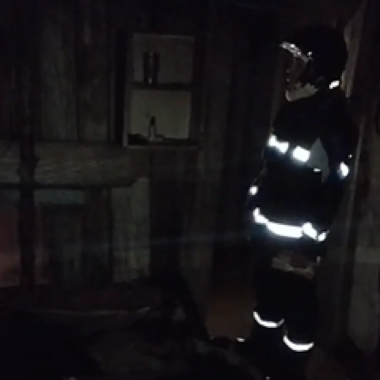 Curto-circuito provoca princípio de incêndio em casa de madeira no bairro Guaicurus