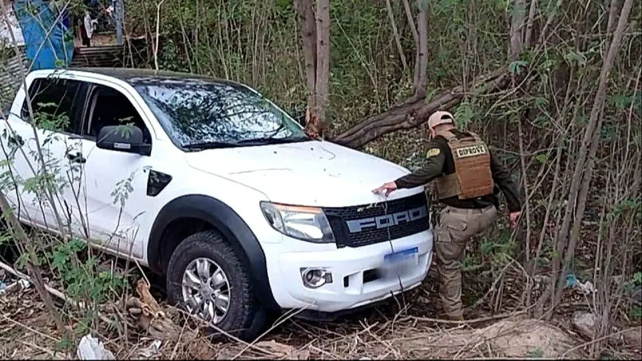Brasileiro é preso na Bolívia após SUV roubada ficar atolada durante perseguição