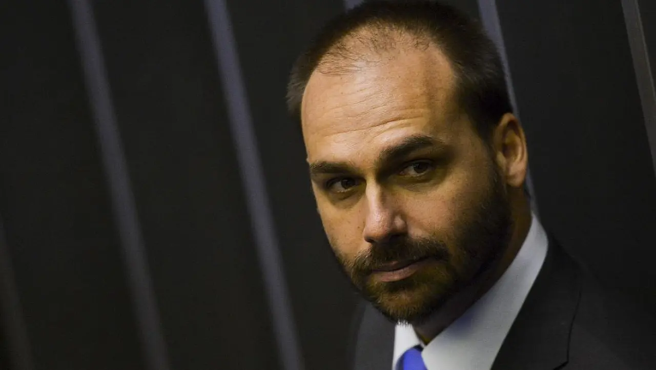 Ministério da Justiça demite Eduardo Bolsonaro por abandono de cargo