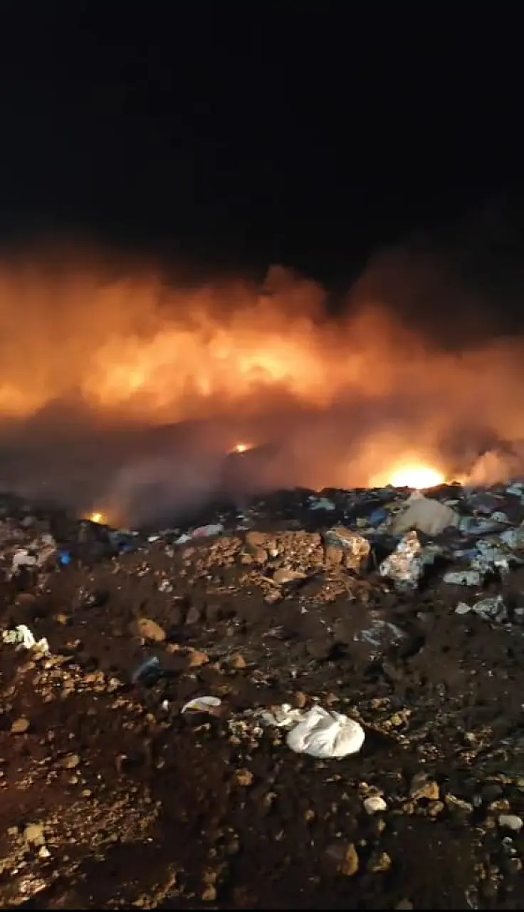 Incêndio de grandes proporções atinge aterro sanitário de Corumbá