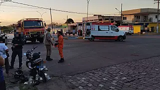 Batida entre motocicletas deixa três feridos no Centro de Ladário