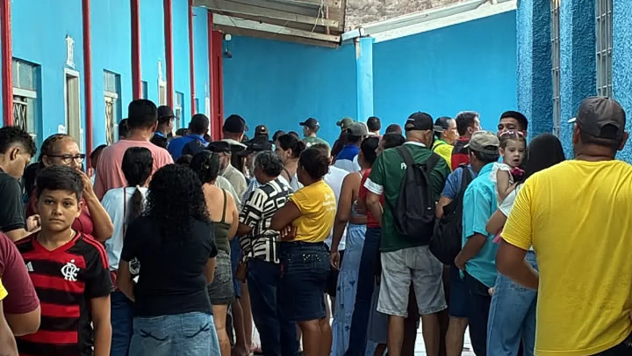 Corumbá registra seções lotadas nas primeiras horas de votação