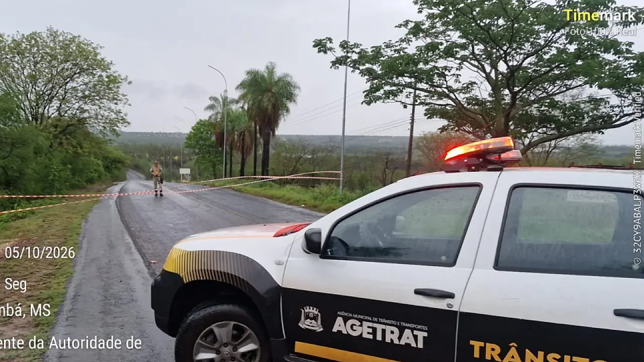 Rodovia Ramón Gómez é interditada após chuva transbordar sistema de drenagem