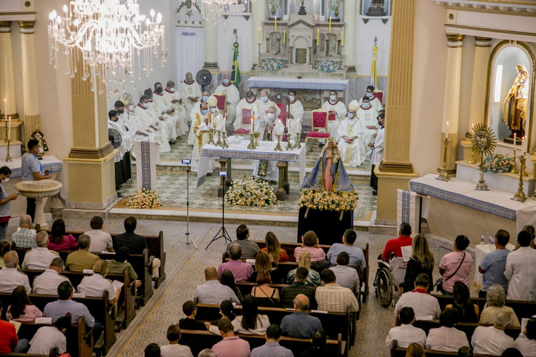 Reinauguração da Catedral de Nossa Senhora da Candelária emociona fiéis -  Capital do Pantanal