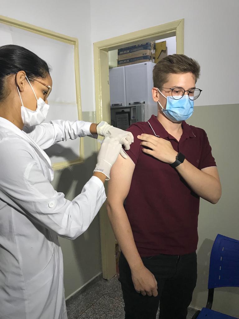 Médico foi o primeiro a ser imunizado no municÃpio de Ladário