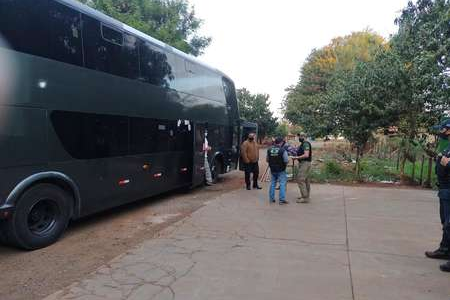 Dois ônibus da Buser foram detidos no final de julho fazendo transporte ilegal de Corumbá e Ladário para Campo Grande.