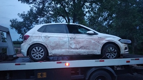 O carro já foi guinchado