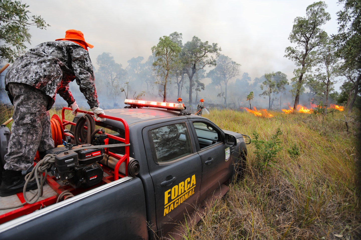 Militares da Força Nacional combateram incêndios em propriedades do Pantanal durante o final de semana.