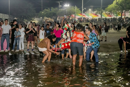 Além de ampliar a lista de feriados, nova lei autoriza comércio a funcionar normalmente nessas datas.