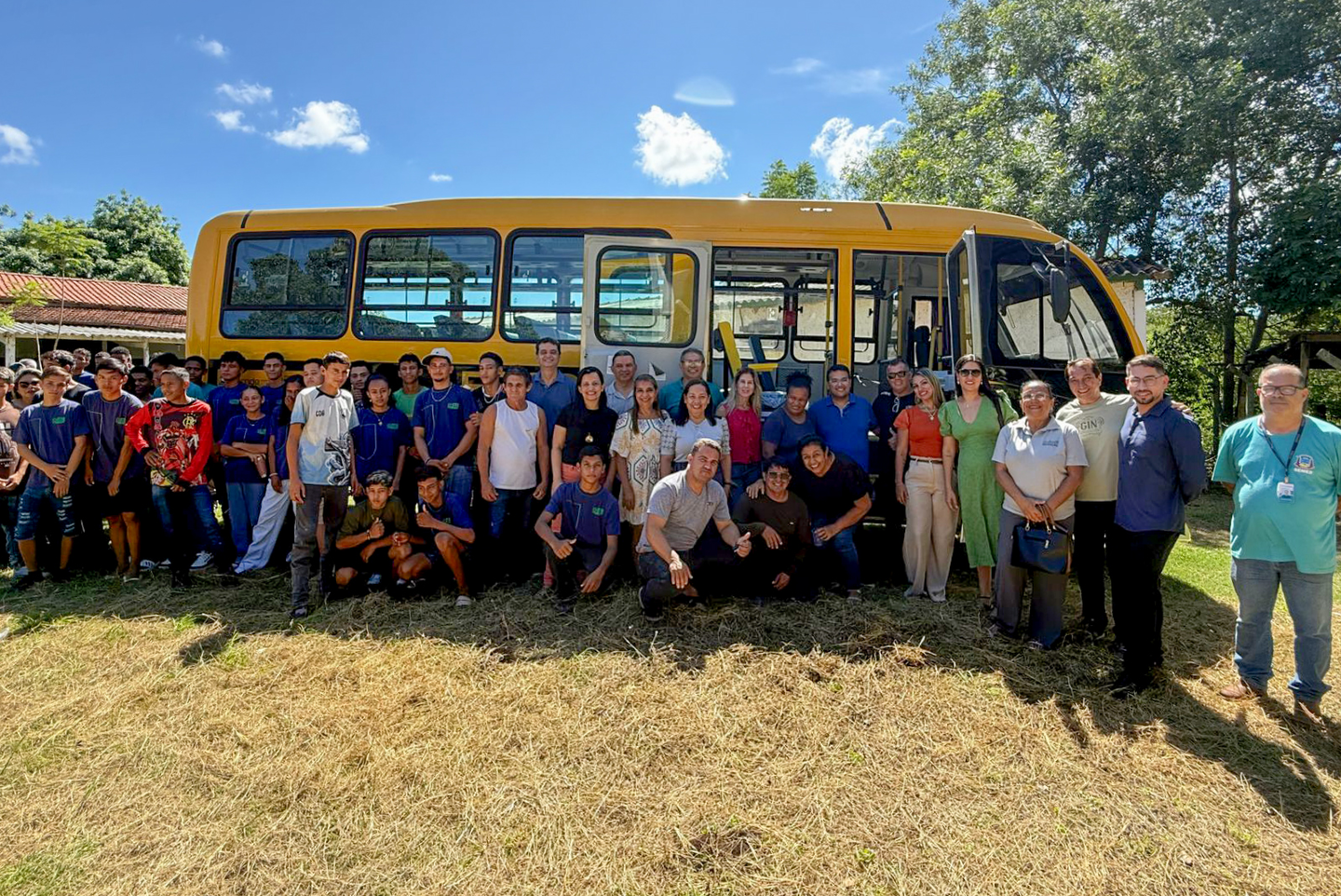 ônibus Escolar entregue na zona rural de Corumbá.