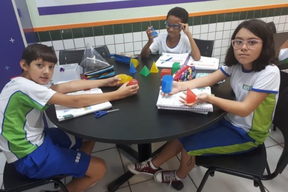 Alunos da Escola do Sesi de Corumbá confeccionam jogos para